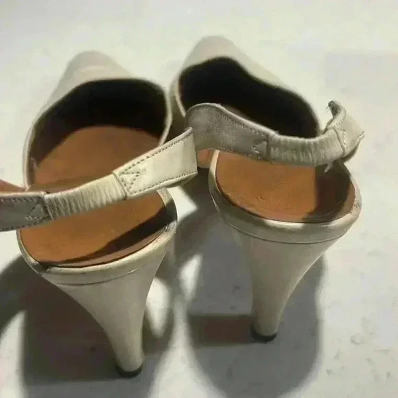 Giorgio Armani leather cats paw heels in size 38 7.5 - Picture 3 of 8